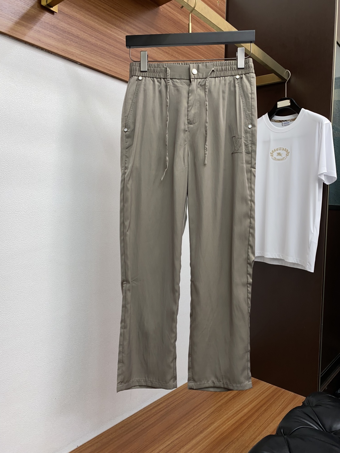 “High-End Men’s Jacket and Pants Suit: Online Co-op Pre-Sale 2025s with Tailor-Made Fabric and Impeccable Detail” - 图片 5