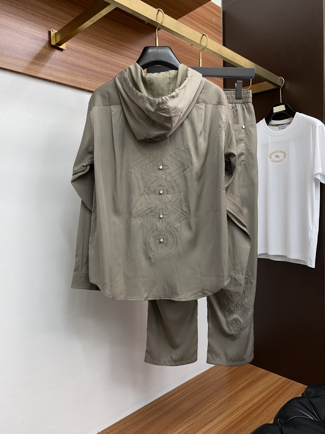 “High-End Men’s Jacket and Pants Suit: Online Co-op Pre-Sale 2025s with Tailor-Made Fabric and Impeccable Detail” - 图片 9