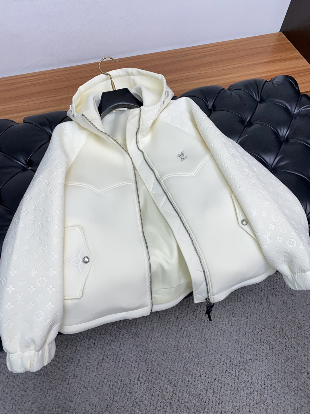 1v 路易威登 官网同款，提前发售 2025ss秋冬 新款男士夹克外套，原单高端版本 专柜定制面料 透气