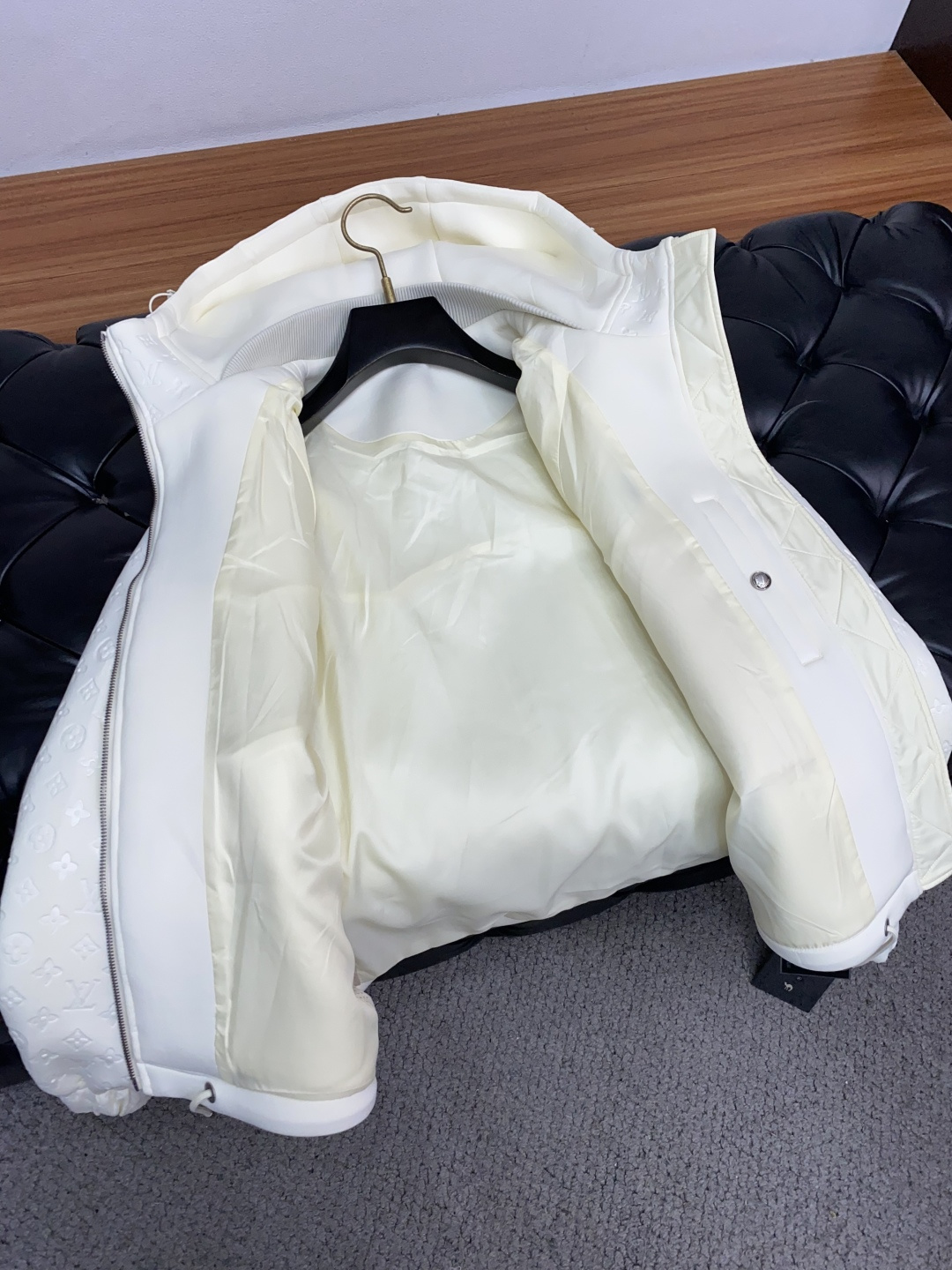 1v 路易威登 官网同款，提前发售 2025ss秋冬 新款男士夹克外套，原单高端版本 专柜定制面料 透气