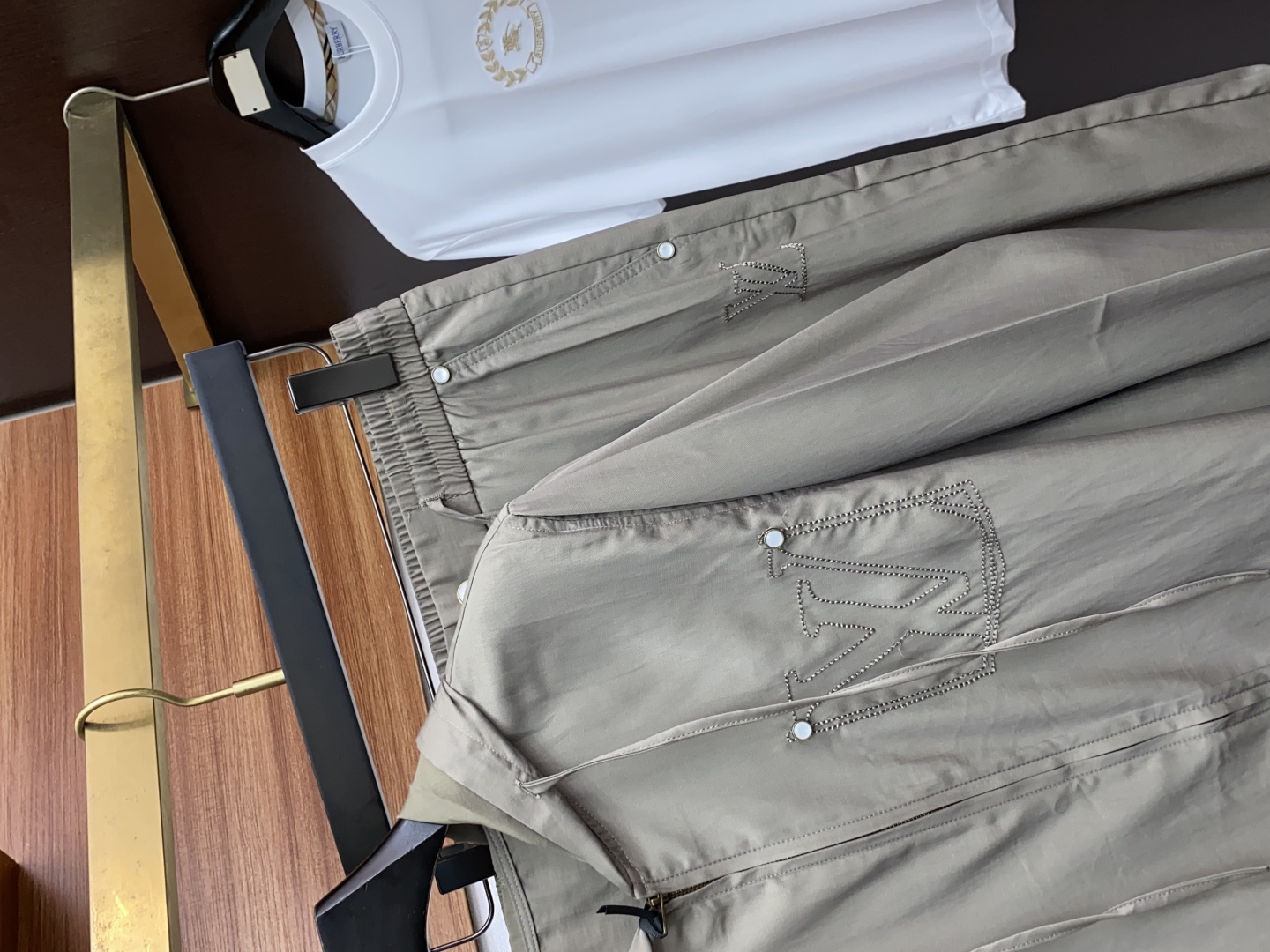 “High-End Men’s Jacket and Pants Suit: Online Co-op Pre-Sale 2025s with Tailor-Made Fabric and Impeccable Detail” - 图片 3