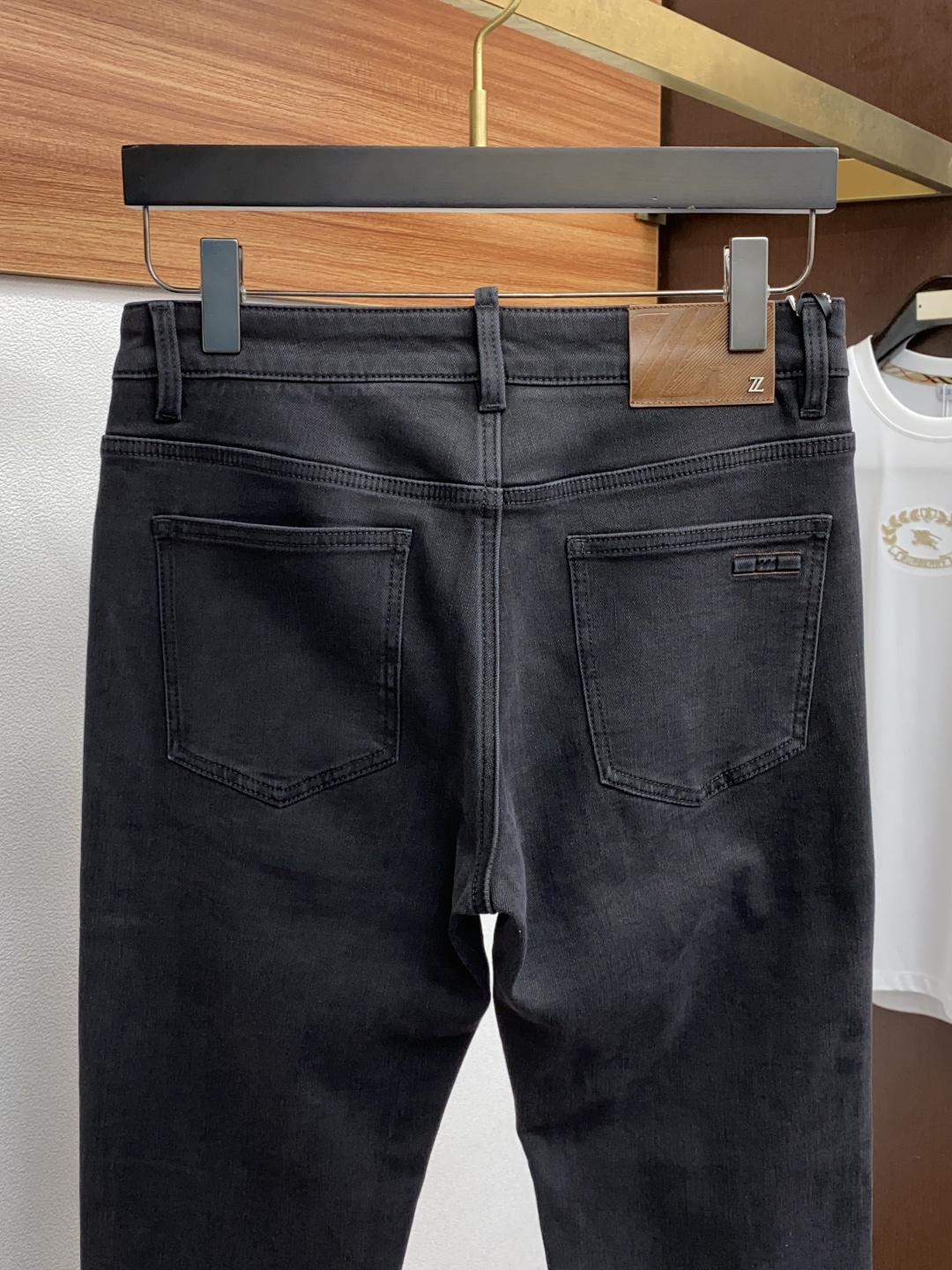 Title: P650 Genia 25ss Men’s Jeans: Fall/Winter Collection Features Unique Craftsmanship Summary: New men’s jeans with intricate craftsmanship, softness, flexibility, color-changing - 图片 9