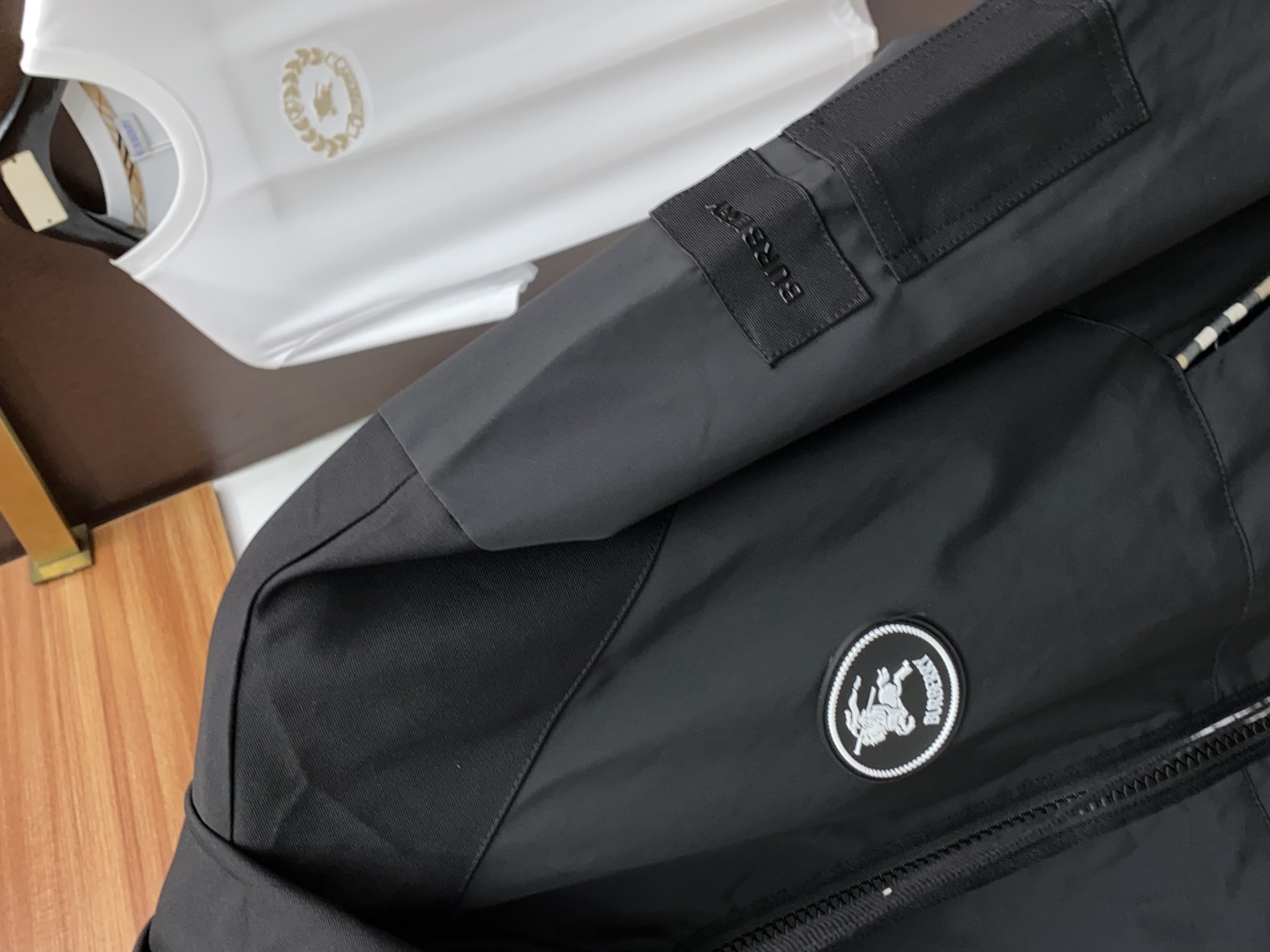 “2025 Pre-Sale: High-End Men’s Jacket with Tailor-Made Fabric and Impeccable Detail” - 图片 3