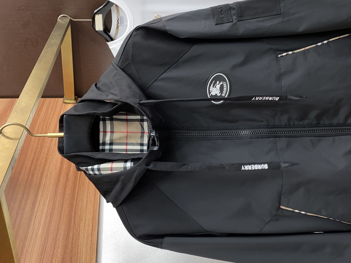 “2025 Pre-Sale: High-End Men’s Jacket with Tailor-Made Fabric and Impeccable Detail” - 图片 2