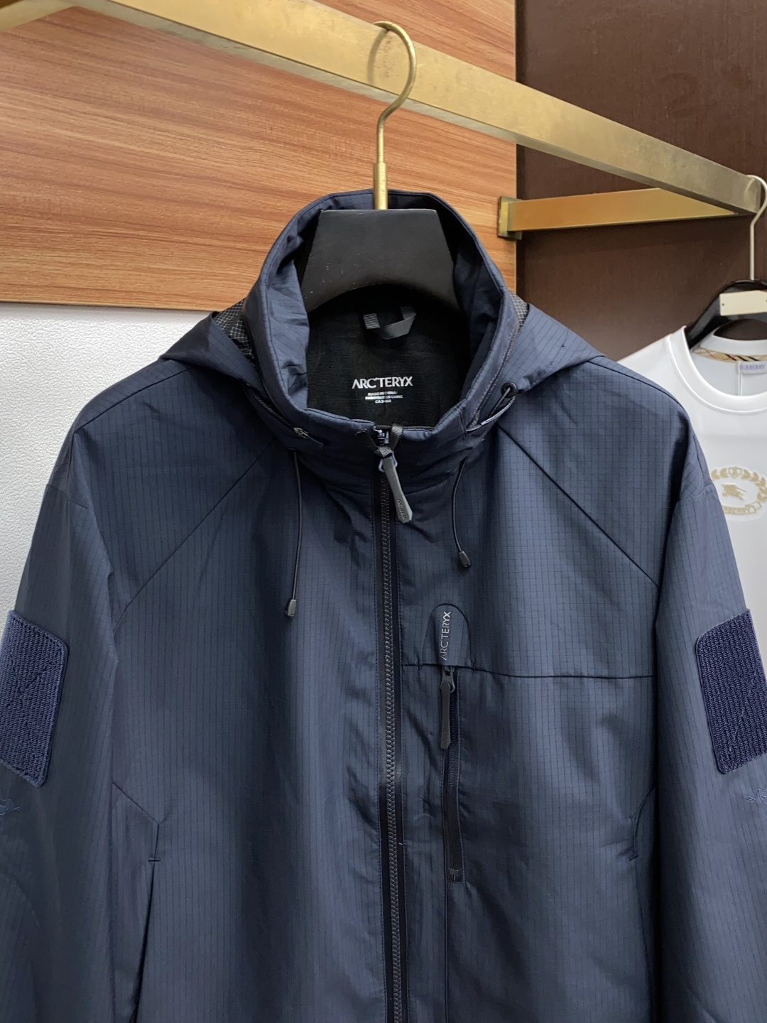  始祖鸟 官网同款，提前发售 2025ss秋冬 新款男士夹克外套，原单高端版本 专柜定制面料 透气舒适度