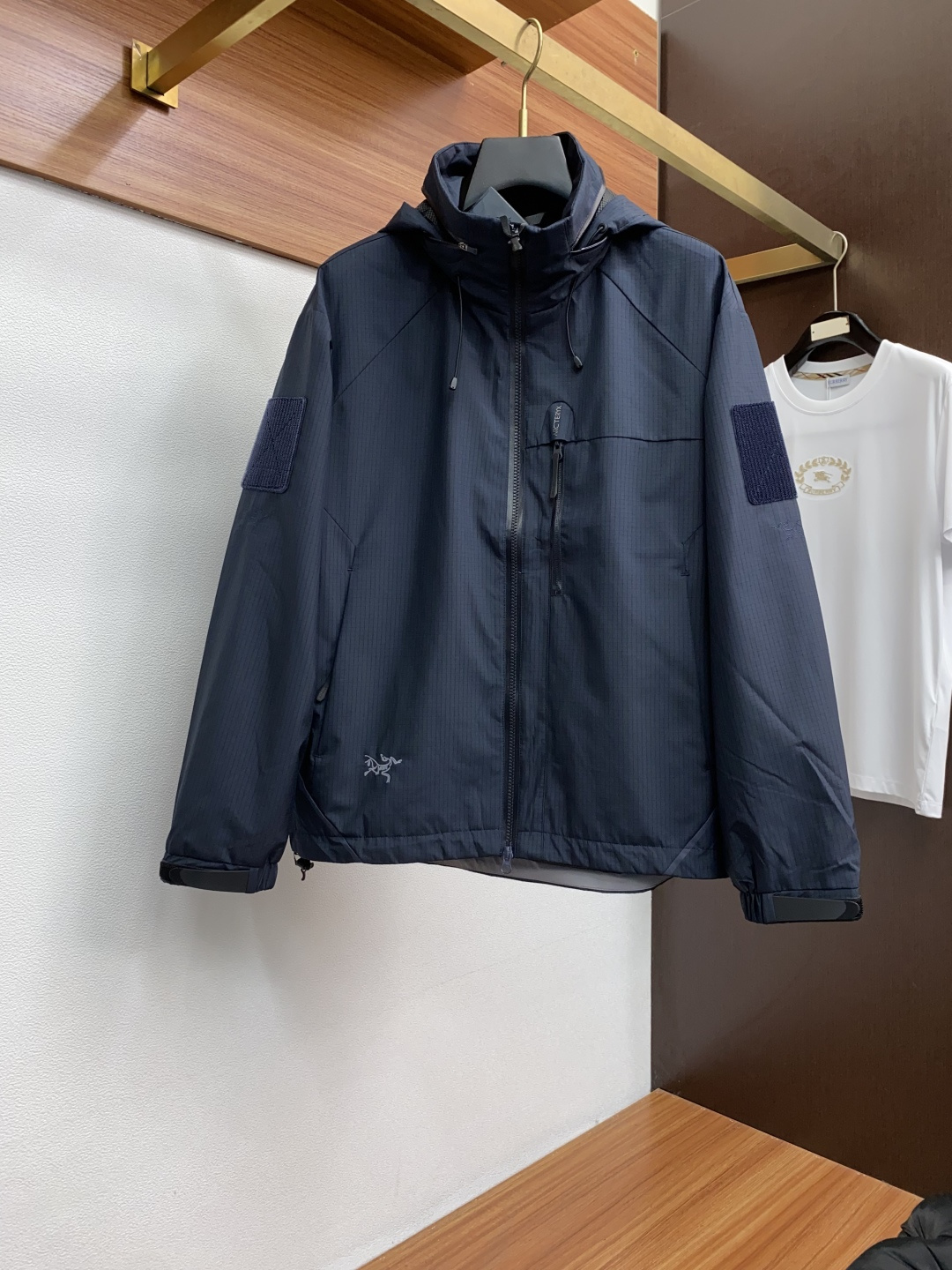  始祖鸟 官网同款，提前发售 2025ss秋冬 新款男士夹克外套，原单高端版本 专柜定制面料 透气舒适度