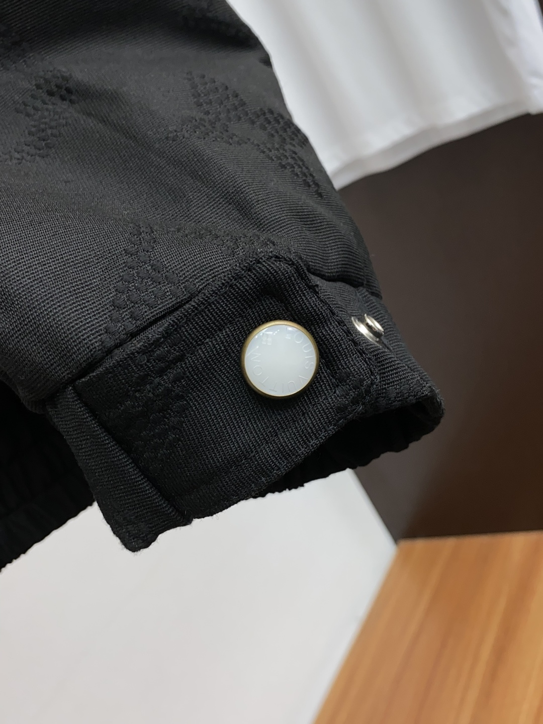  1v 路易威登 官网同款，提前发售 2025ss秋冬 新款男士夹克外套，原单高端版本 专柜定制面料 透