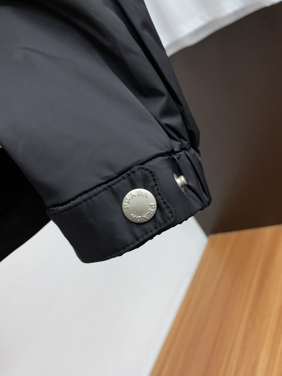  普拉达 官网同款提前发售 2025ss秋冬新款男士夹克外套，原单高端版本 专柜定制面料 透气舒适度高，