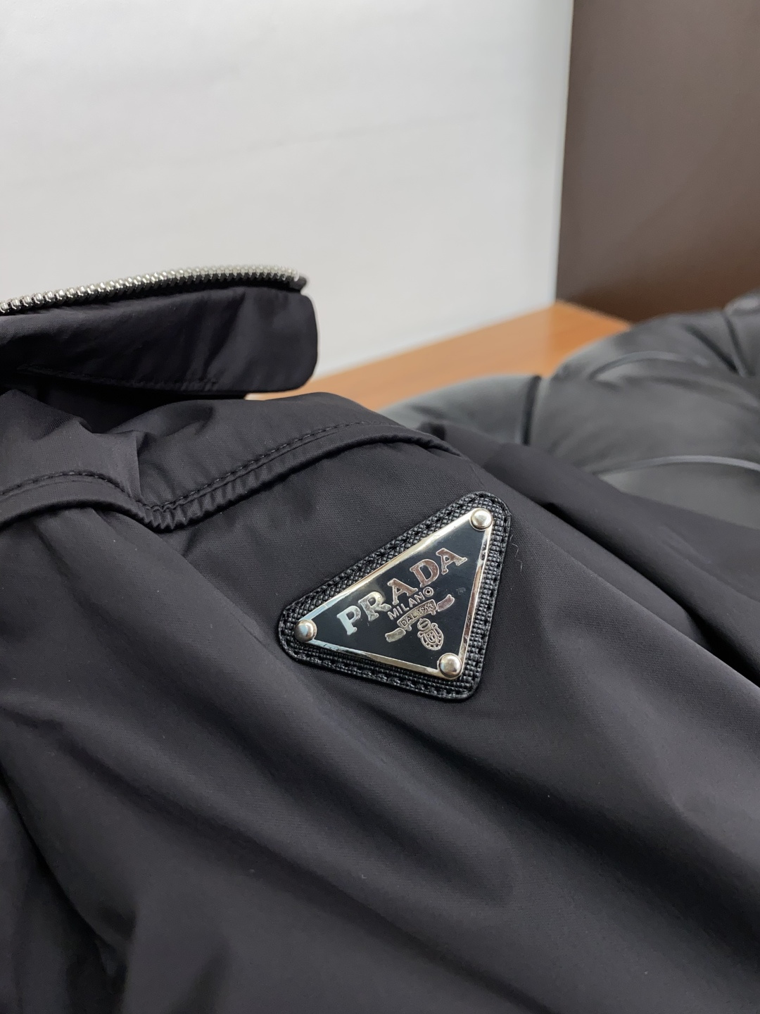  普拉达 官网同款提前发售 2025ss秋冬新款男士夹克外套，原单高端版本 专柜定制面料 透气舒适度高，