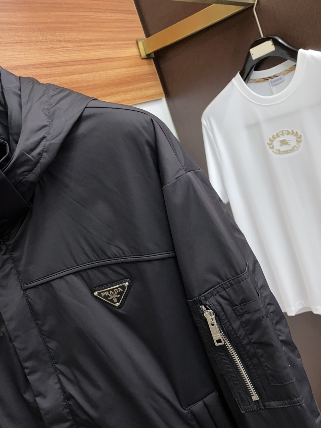  普拉达 官网同款提前发售 2025ss秋冬新款男士夹克外套，原单高端版本 专柜定制面料 透气舒适度高，