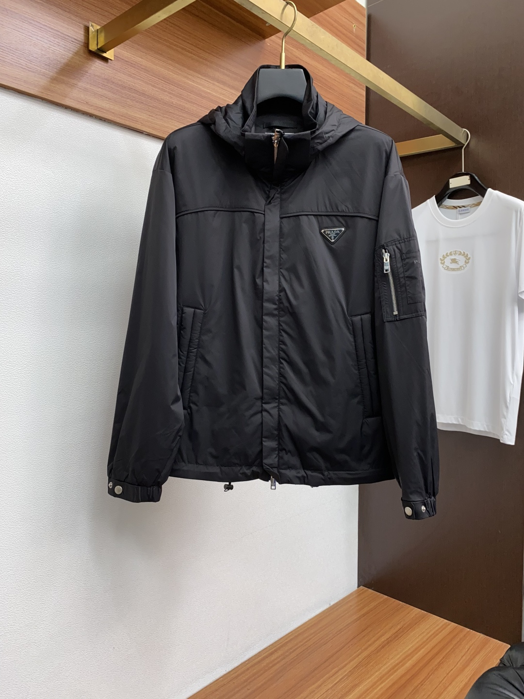  普拉达 官网同款提前发售 2025ss秋冬新款男士夹克外套，原单高端版本 专柜定制面料 透气舒适度高，