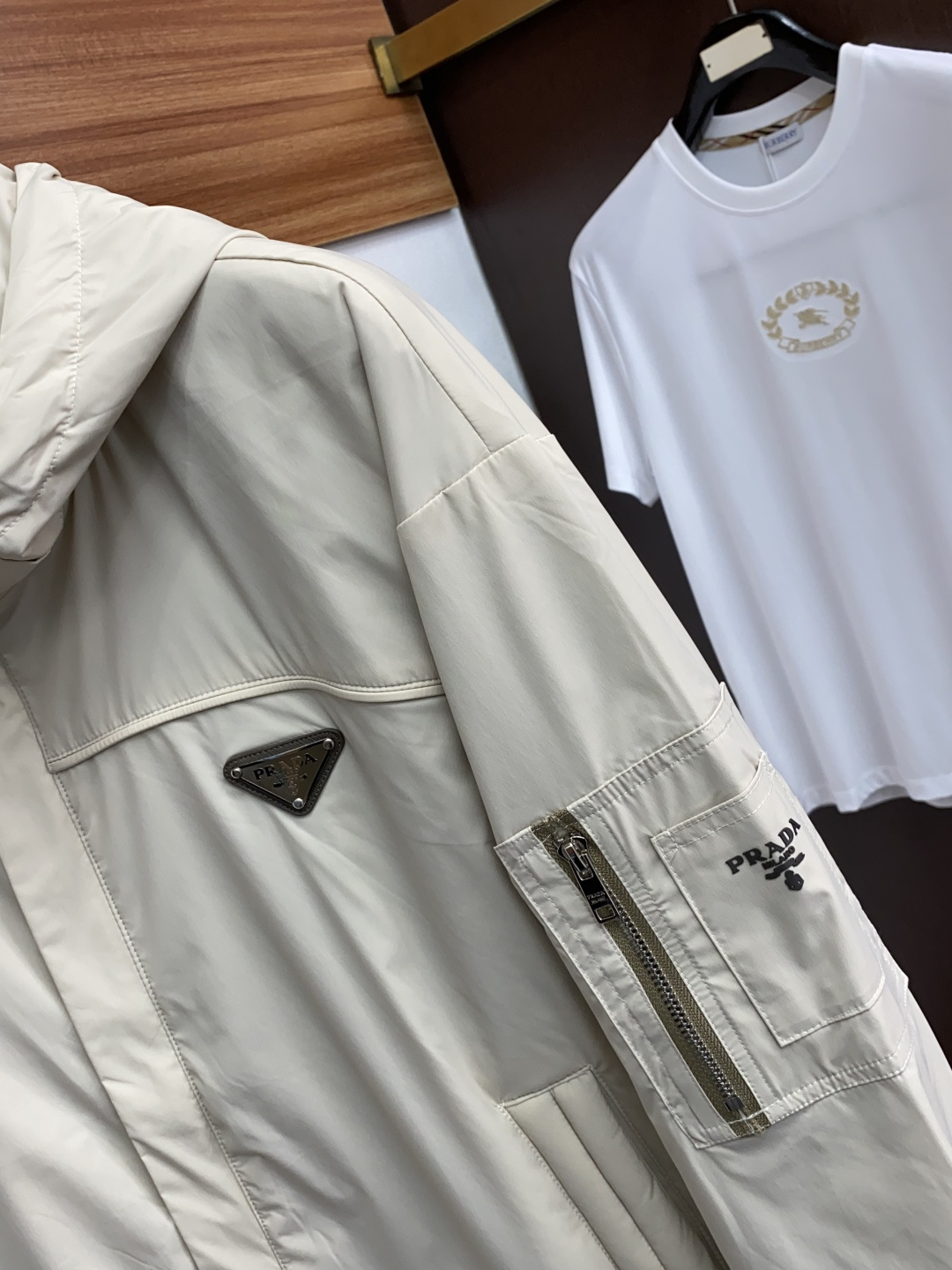 普拉达 官网同款，提前发售 2025ss，秋冬新款男士夹克外套，原单高端版本 专柜定制面料 透气舒适度高