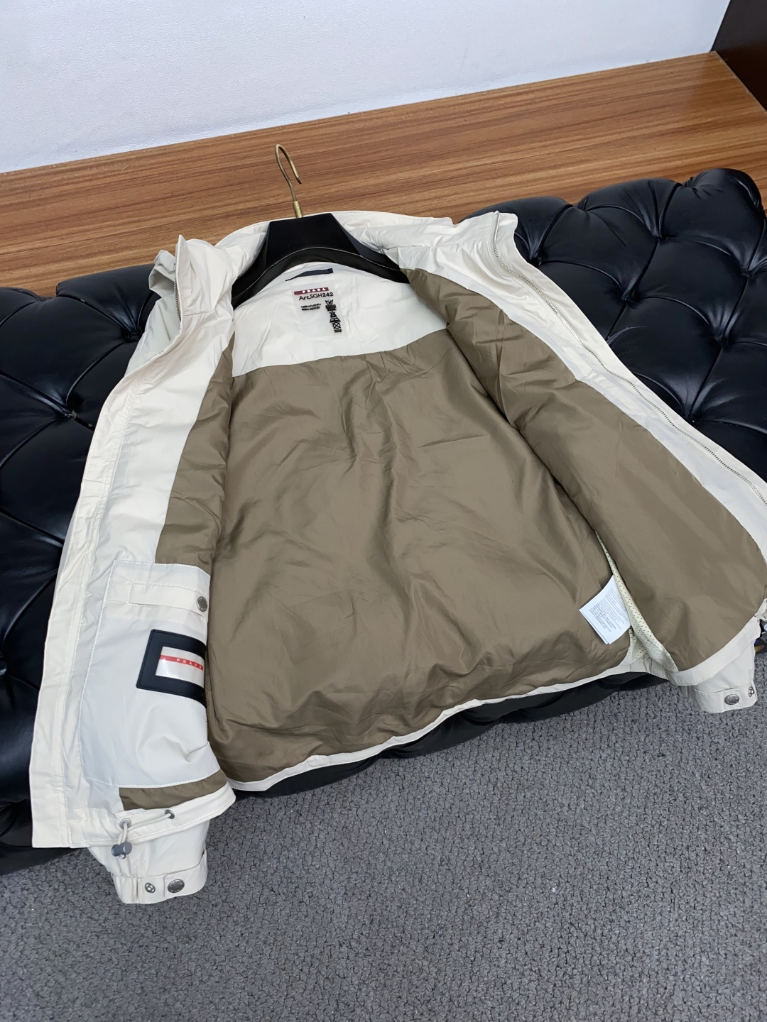 普拉达 官网同款，提前发售 2025ss，秋冬新款男士夹克外套，原单高端版本 专柜定制面料 透气舒适度高