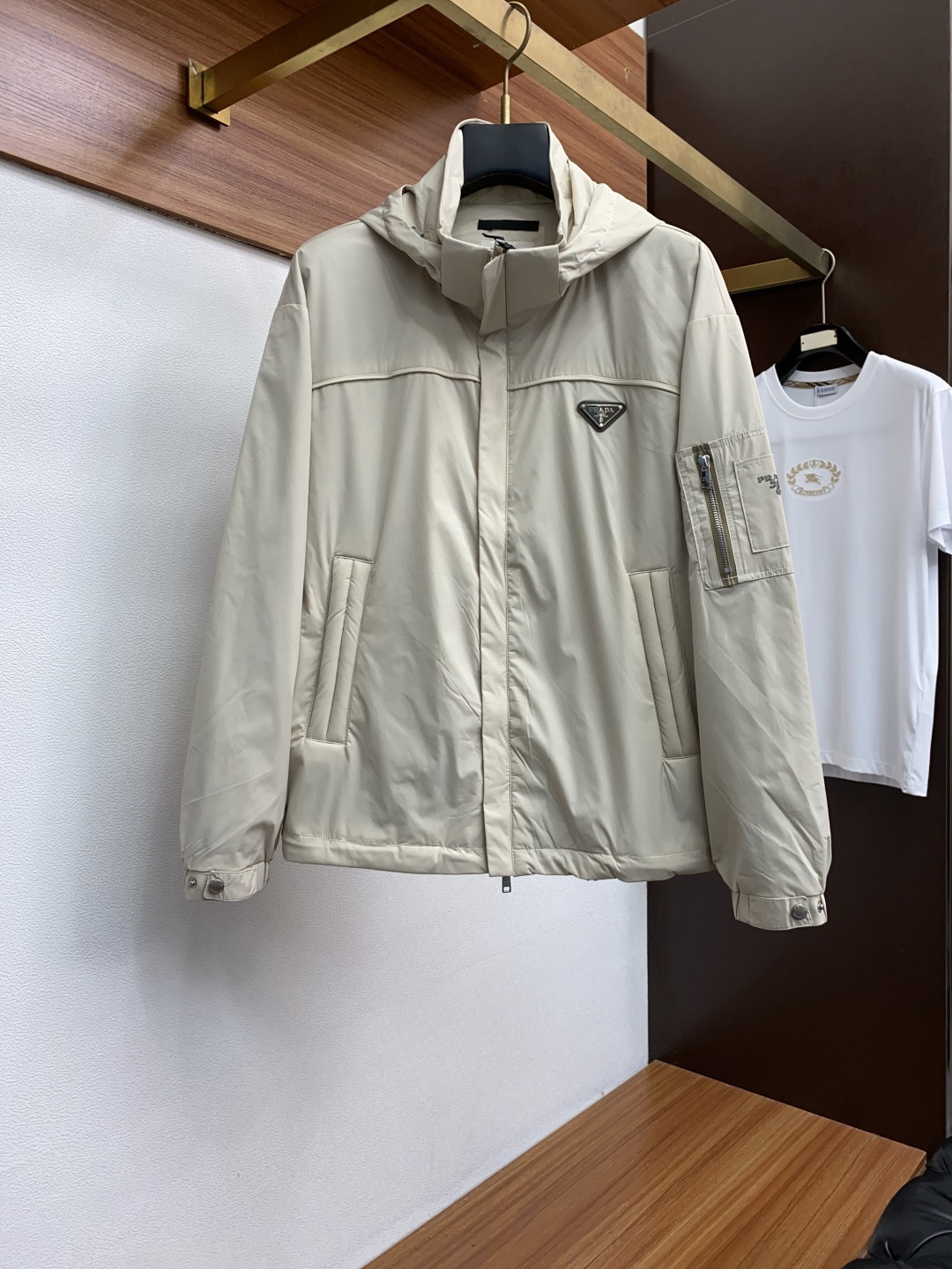 普拉达 官网同款，提前发售 2025ss，秋冬新款男士夹克外套，原单高端版本 专柜定制面料 透气舒适度高