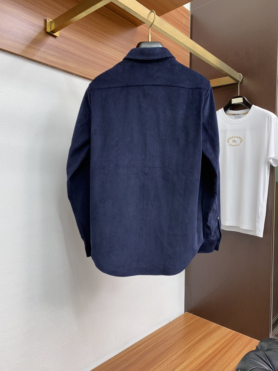 迪奥 新款翻领夹克外套，官网同步，原版订制条绒纤维面料，时尚潮流感十足，简约不简单的设计，原厂五金辅料，