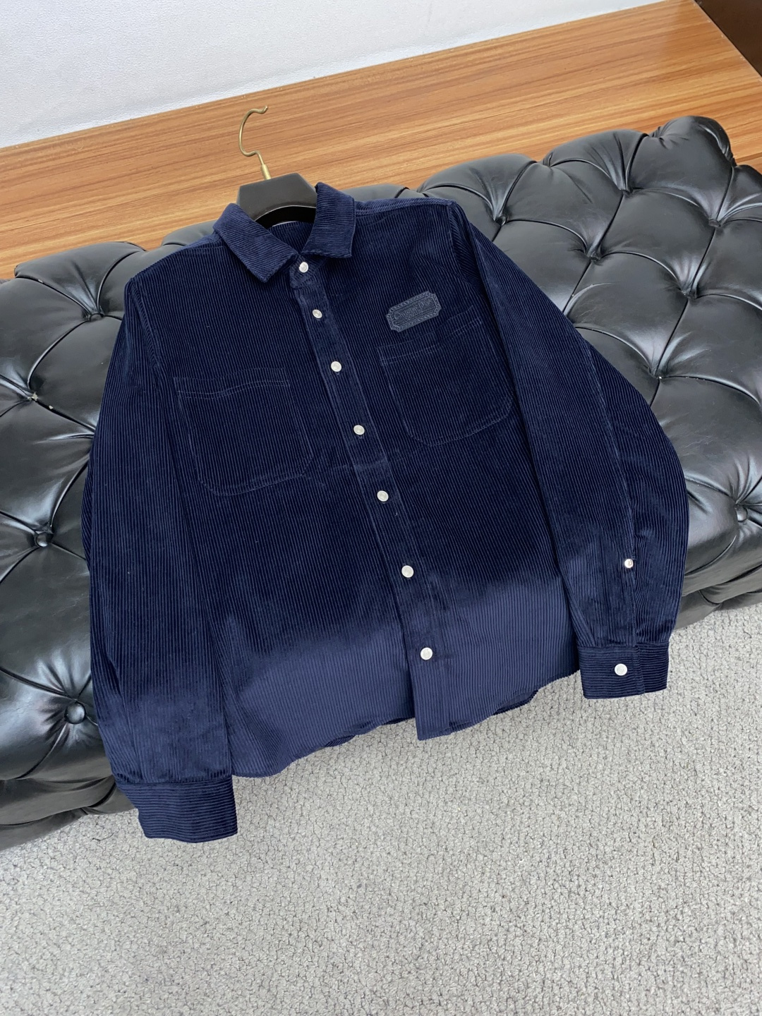 迪奥 新款翻领夹克外套，官网同步，原版订制条绒纤维面料，时尚潮流感十足，简约不简单的设计，原厂五金辅料，