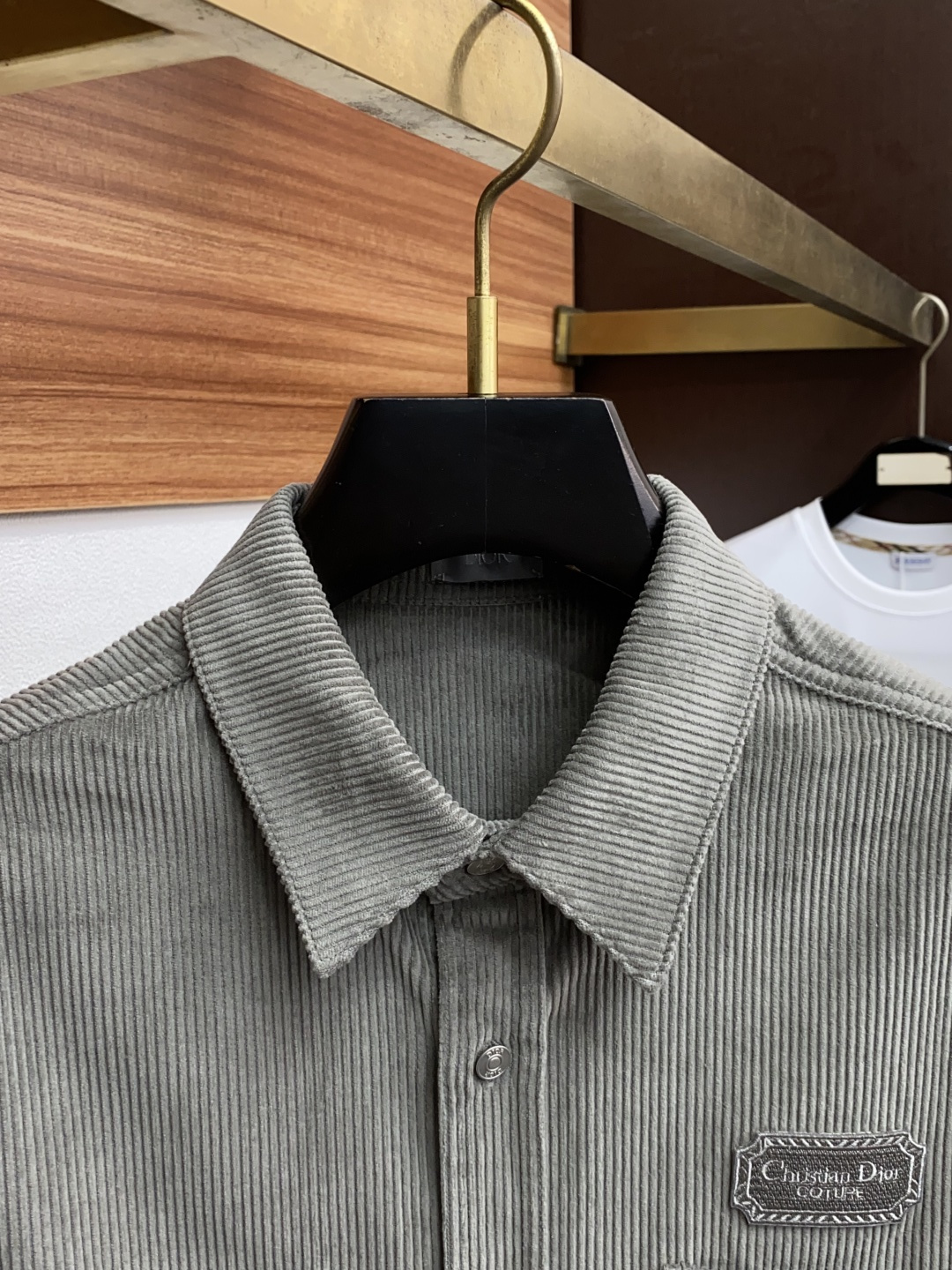 迪奥 新款翻领夹克外套，官网同步，原版订制条绒纤维面料，时尚潮流感十足，简约不简单的设计，原厂五金辅料，