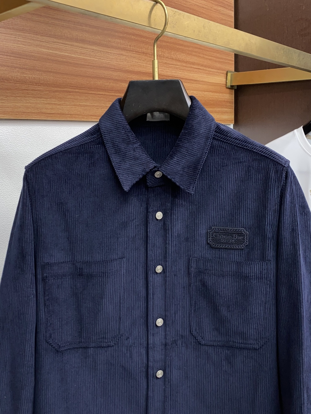 迪奥 新款翻领夹克外套，官网同步，原版订制条绒纤维面料，时尚潮流感十足，简约不简单的设计，原厂五金辅料，