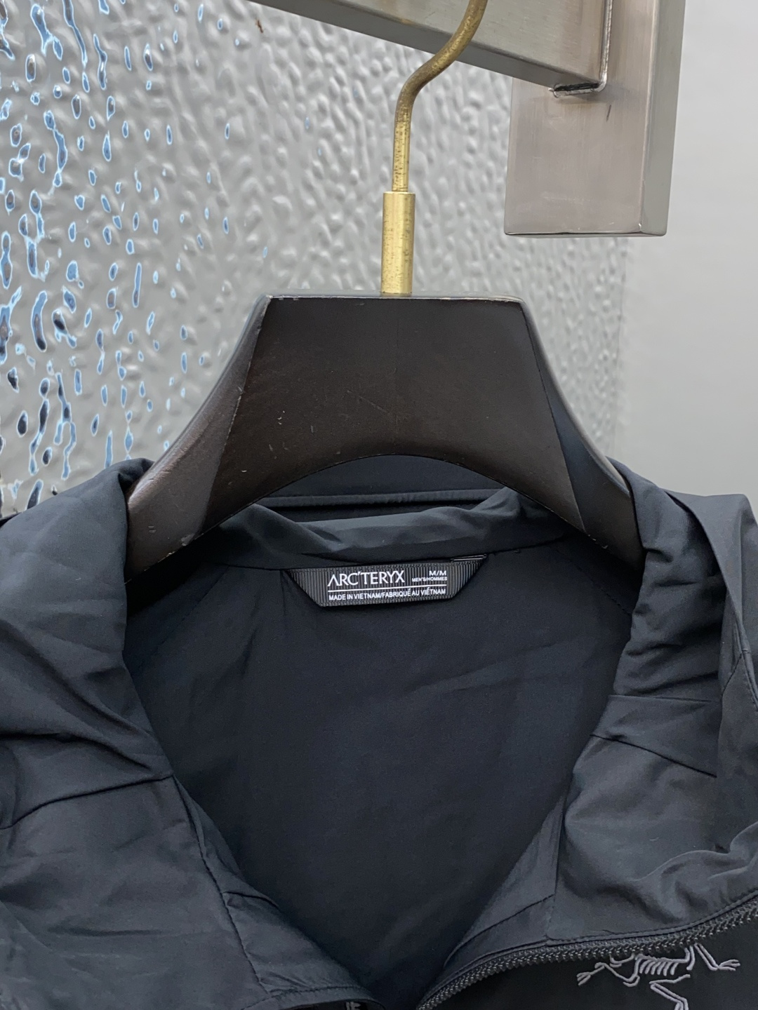 ARCTERYX 始祖鸟，2025春夏AW新品，时尚休闲连帽冲锋衣外套，专柜同步有售，液氨蛋白面料 进口