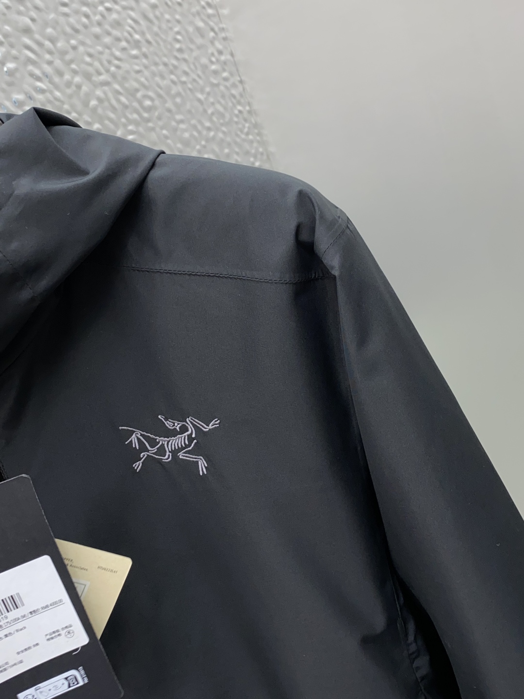 ARCTERYX 始祖鸟，2025春夏AW新品，时尚休闲连帽冲锋衣外套，专柜同步有售，液氨蛋白面料 进口