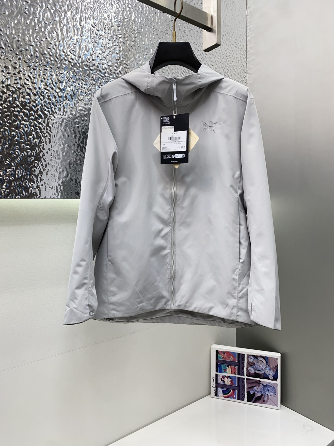 ARCTERYX 始祖鸟，2025春夏AW新品，时尚休闲连帽冲锋衣外套，专柜同步有售，液氨蛋白面料 进口