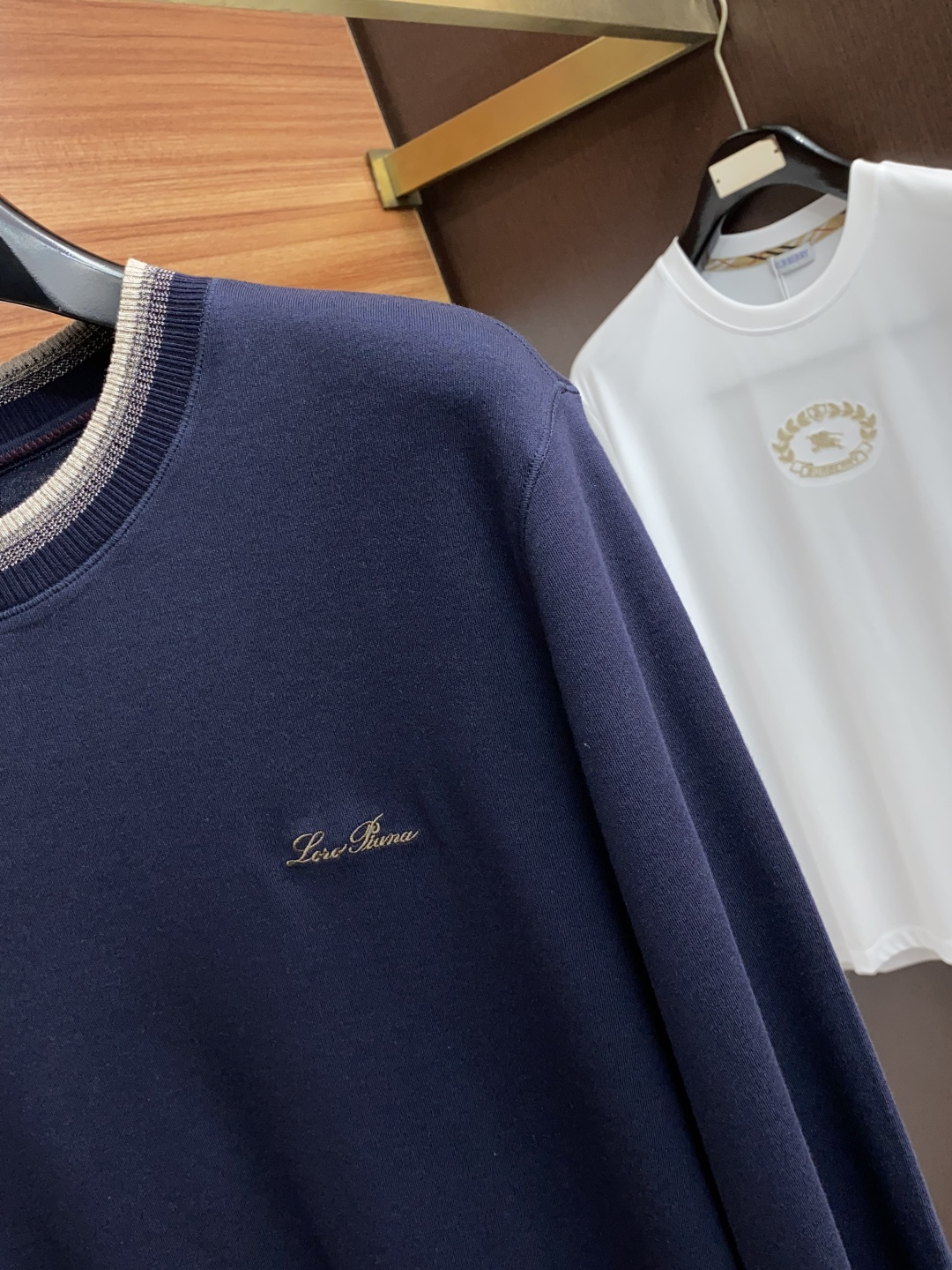 L P诺悠翩雅 2025秋冬专柜新款 时尚休闲打底衫长袖 定制高织高密羊毛面料 暖序织柔 进口定制针织面