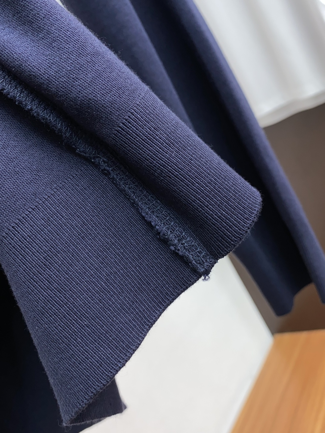 L P诺悠翩雅 2025秋冬专柜新款 时尚休闲打底衫长袖 定制高织高密羊毛面料 暖序织柔 进口定制针织面