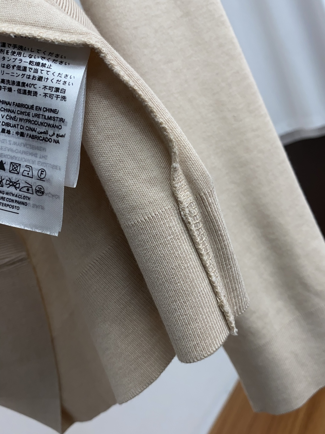 L P诺悠翩雅 2025秋冬专柜新款 时尚休闲打底衫长袖 定制高织高密羊毛面料 暖序织柔 进口定制针织面