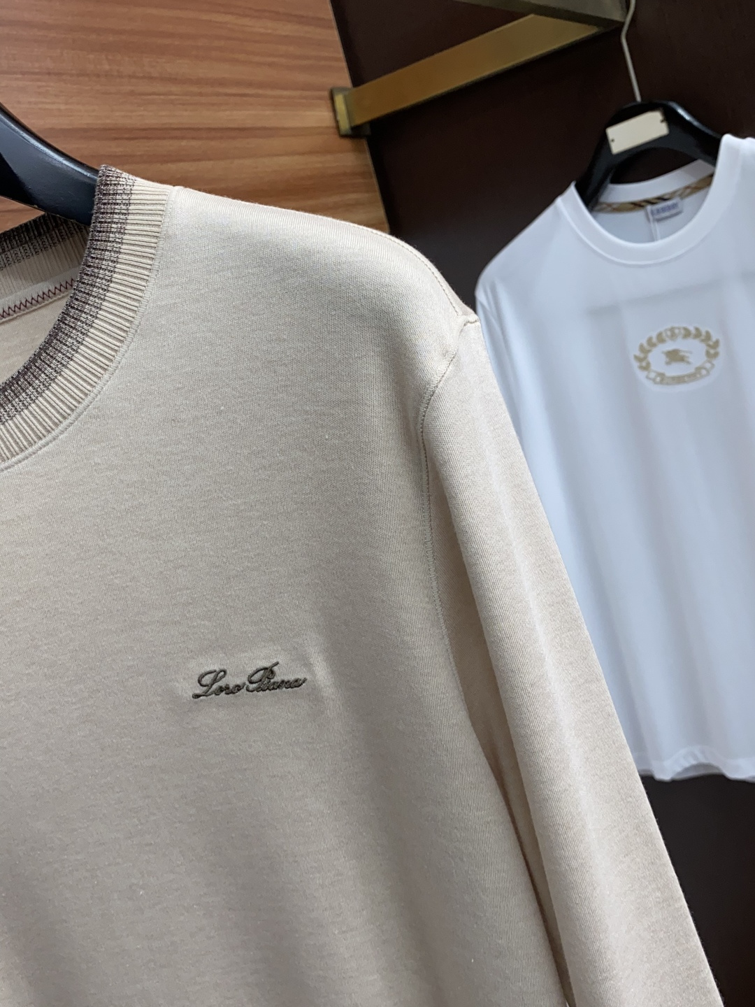 L P诺悠翩雅 2025秋冬专柜新款 时尚休闲打底衫长袖 定制高织高密羊毛面料 暖序织柔 进口定制针织面