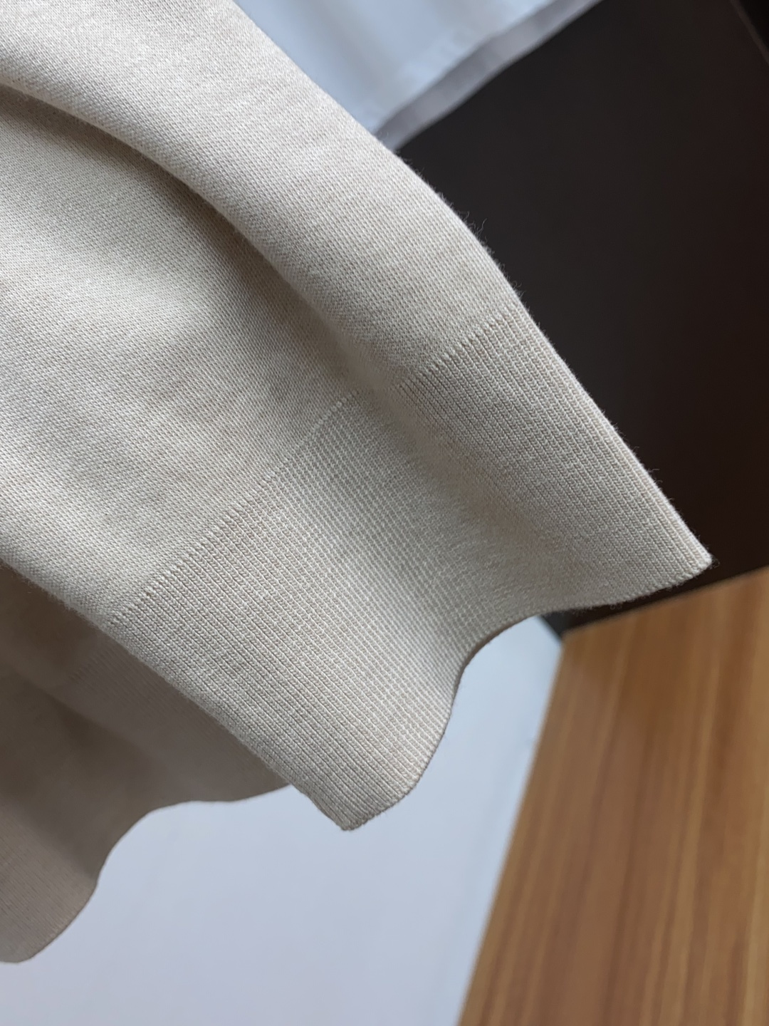 L P诺悠翩雅 2025秋冬专柜新款 时尚休闲打底衫长袖 定制高织高密羊毛面料 暖序织柔 进口定制针织面