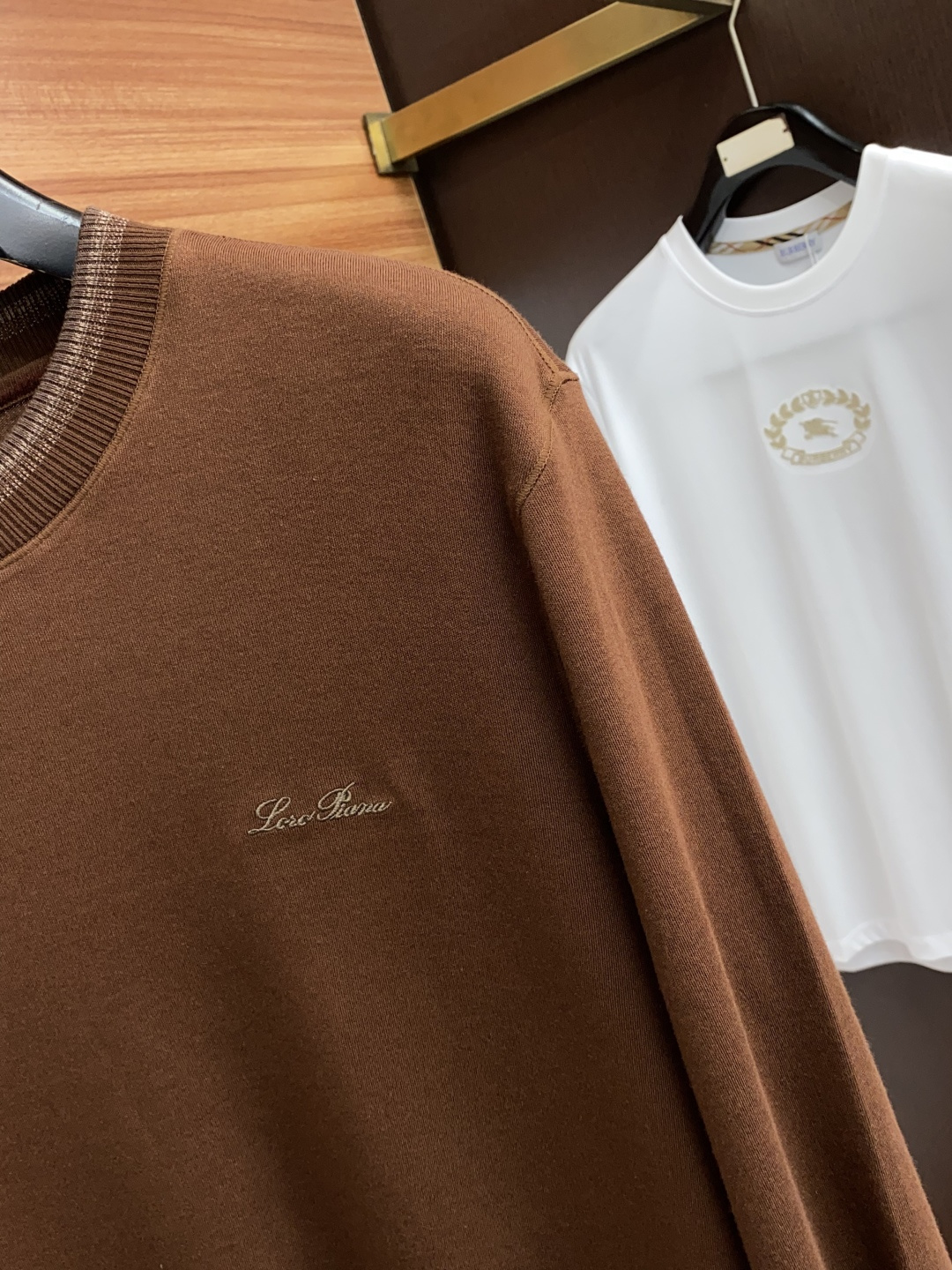 L P诺悠翩雅 2025秋冬专柜新款 时尚休闲打底衫长袖 定制高织高密羊毛面料 暖序织柔 进口定制针织面