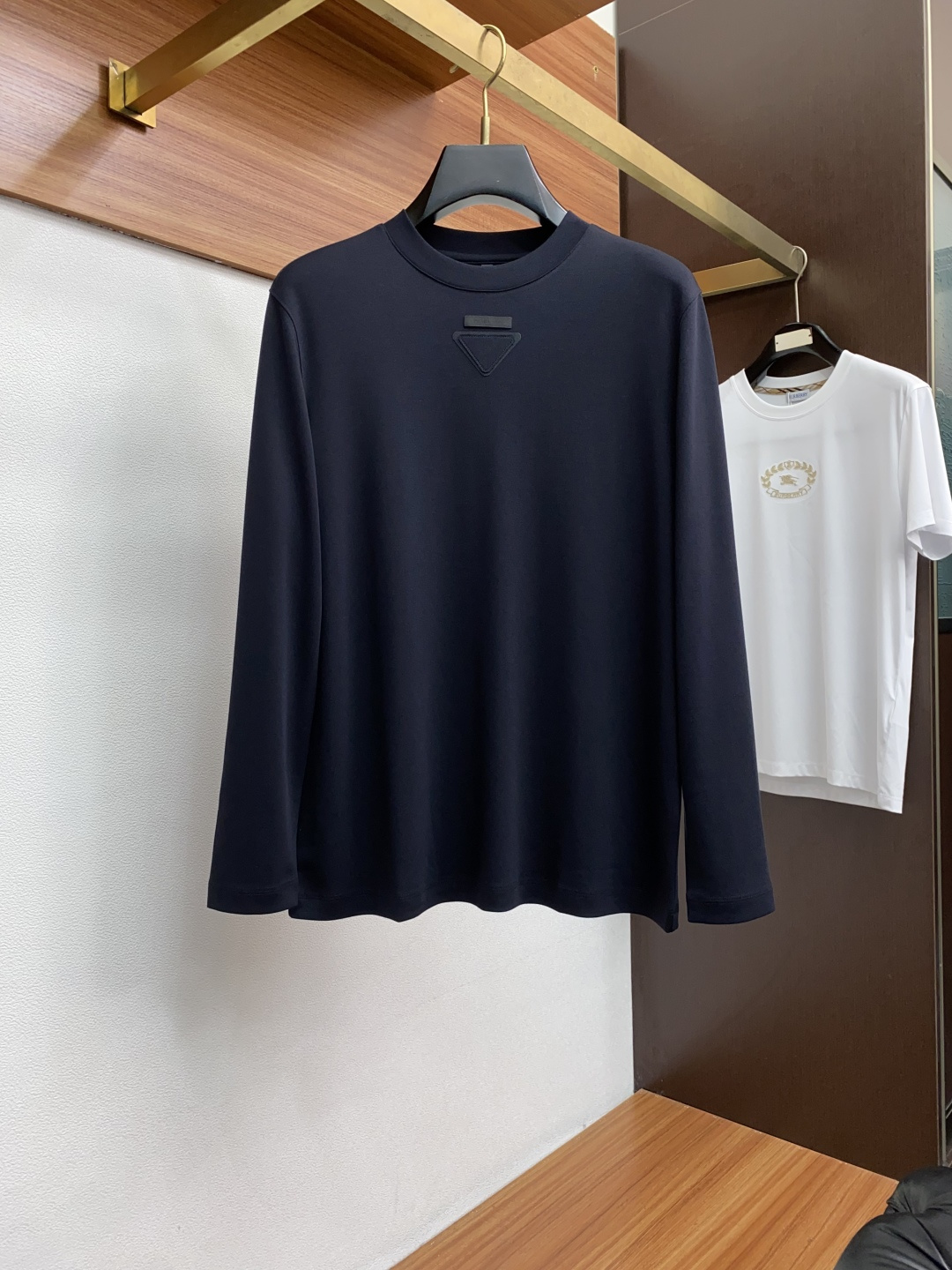 普拉达 2025秋冬专柜新款 时尚休闲打底衫长袖 定制高织高密纯棉 暖序织柔 进口定制针织面面料，精致原