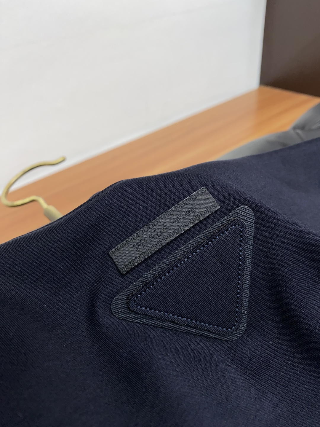 普拉达 2025秋冬专柜新款 时尚休闲打底衫长袖 定制高织高密纯棉 暖序织柔 进口定制针织面面料，精致原