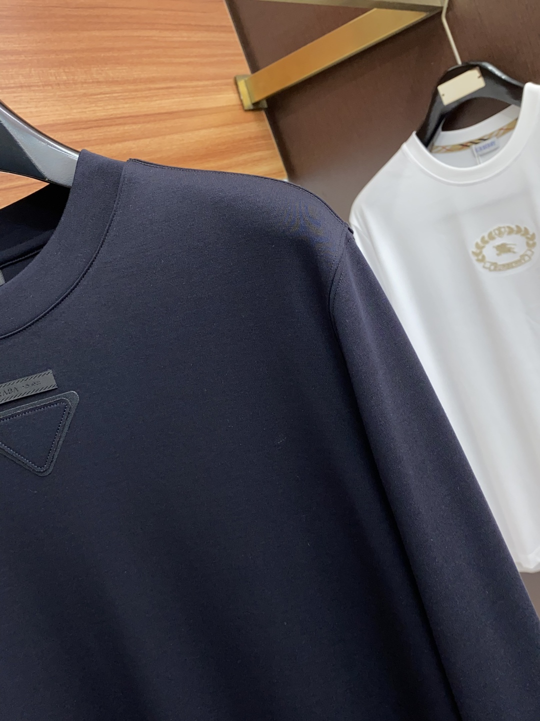 普拉达 2025秋冬专柜新款 时尚休闲打底衫长袖 定制高织高密纯棉 暖序织柔 进口定制针织面面料，精致原