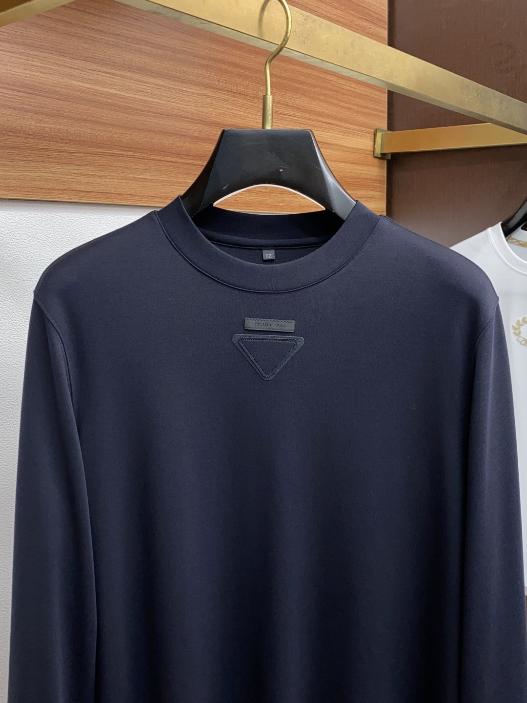 普拉达 2025秋冬专柜新款 时尚休闲打底衫长袖 定制高织高密纯棉 暖序织柔 进口定制针织面面料，精致原