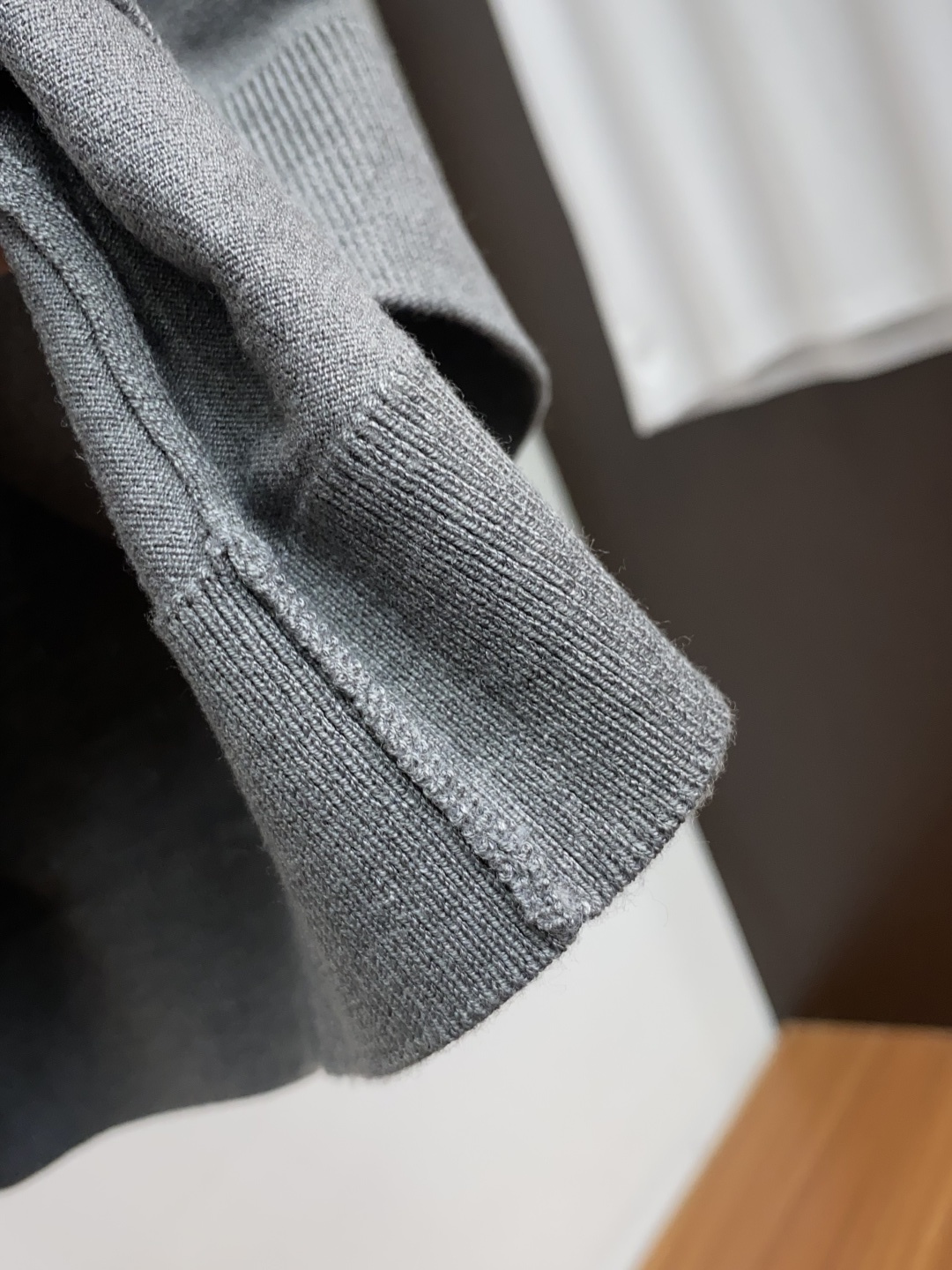  TB 家族男士高端简约圆领针织毛衣短袖 ，香港洋行渠道货，纯正血统品质，25年秋冬 新款，经典王牌系列