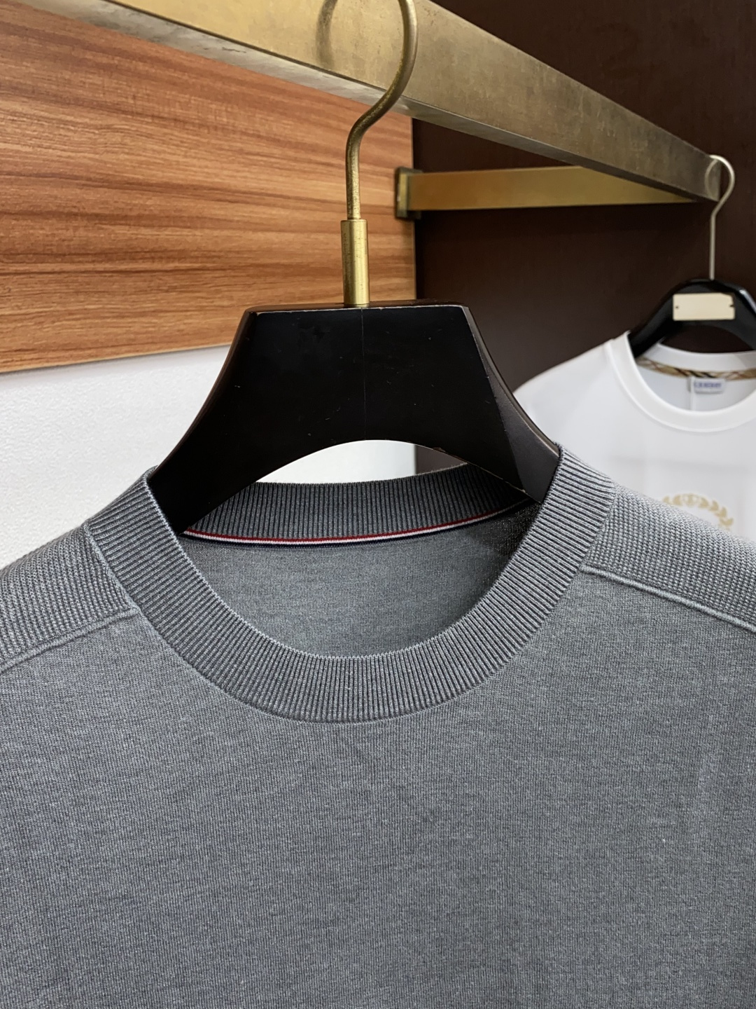  TB 家族男士高端简约圆领针织毛衣短袖 ，香港洋行渠道货，纯正血统品质，25年秋冬 新款，经典王牌系列