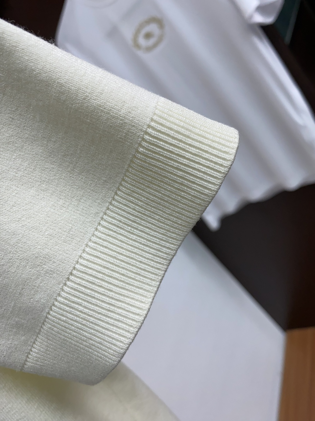 。alo 家族男士高端简约翻领加厚针织毛衣短袖 ，香港洋行渠道货，纯正血统品质，25年秋冬 新款，经典王