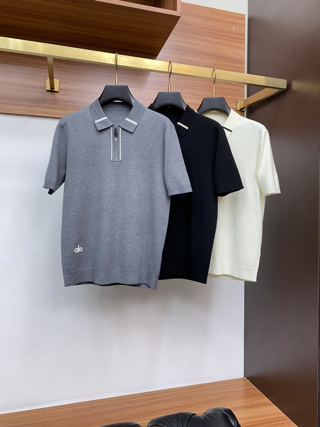 。alo 家族男士高端简约翻领加厚针织毛衣短袖 ，香港洋行渠道货，纯正血统品质，25年秋冬 新款，经典王