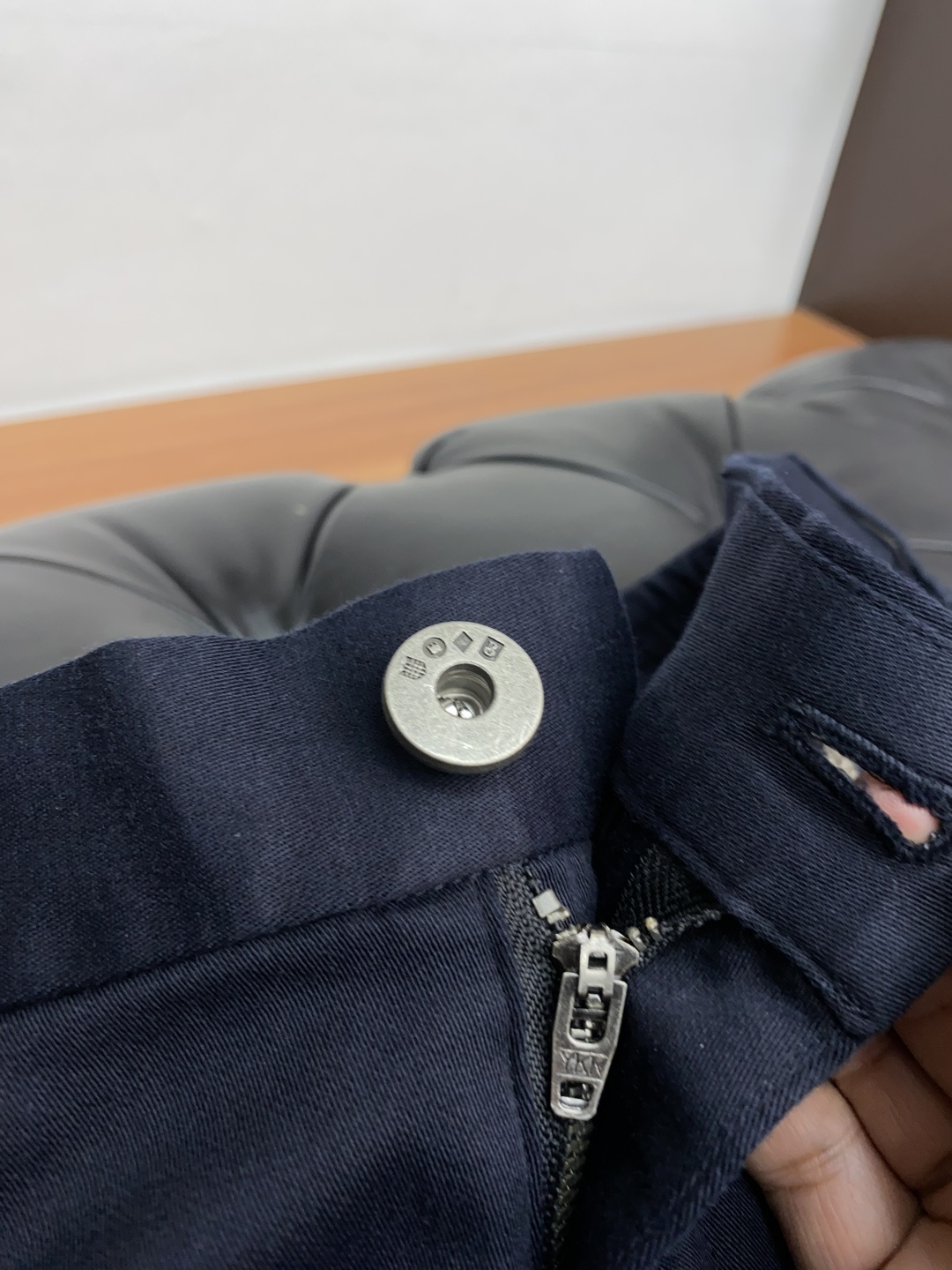  巴宝莉 2025春夏新款 休闲裤 干净利落剪裁，都市风十足 采用精纺纯棉面料手感软糯干爽，上身效果挺括