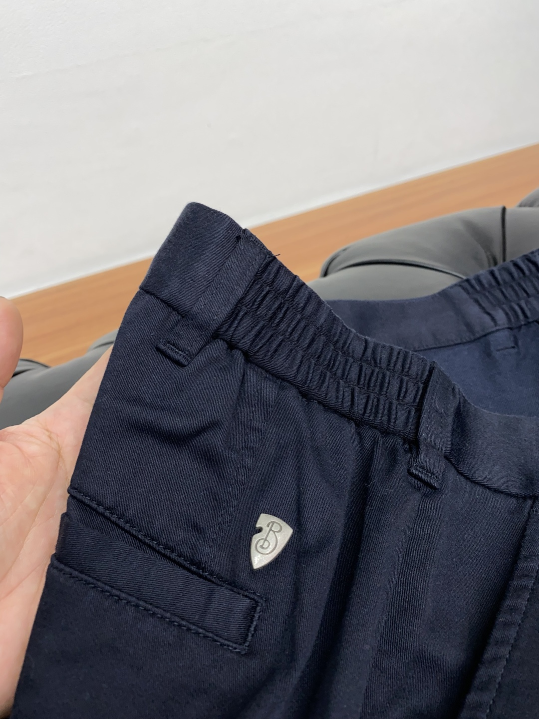  巴宝莉 2025春夏新款 休闲裤 干净利落剪裁，都市风十足 采用精纺纯棉面料手感软糯干爽，上身效果挺括