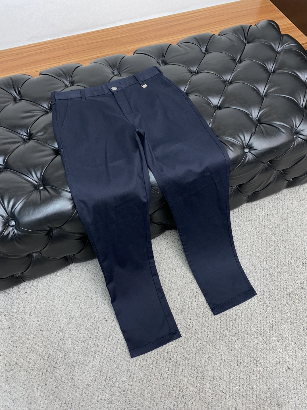  巴宝莉 2025春夏新款 休闲裤 干净利落剪裁，都市风十足 采用精纺纯棉面料手感软糯干爽，上身效果挺括