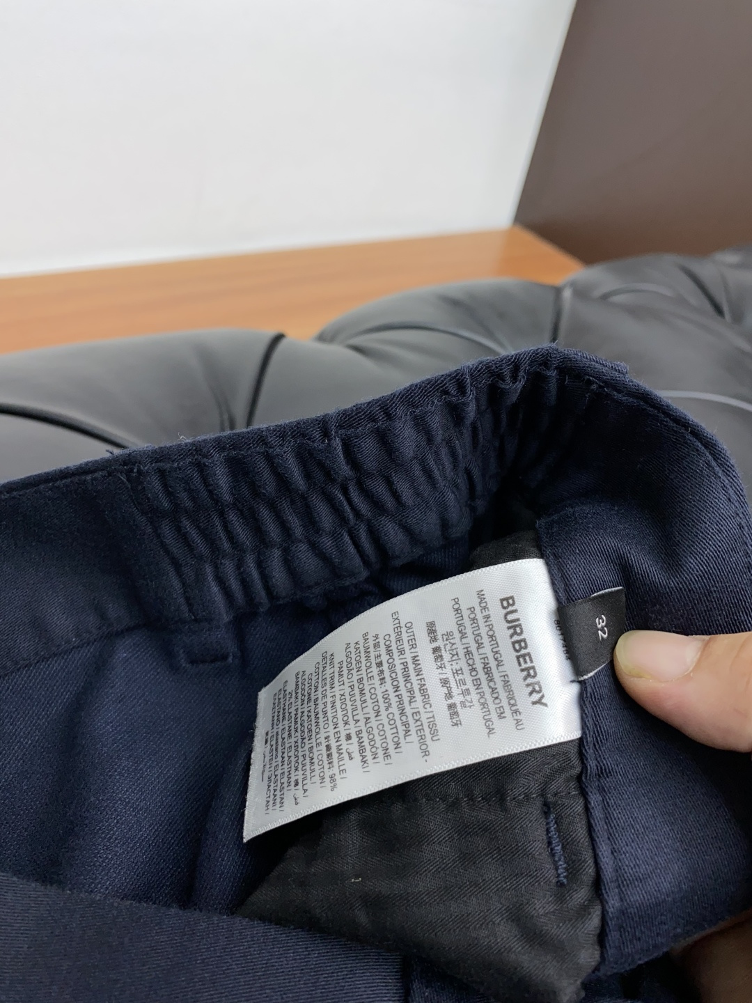  巴宝莉 2025春夏新款 休闲裤 干净利落剪裁，都市风十足 采用精纺纯棉面料手感软糯干爽，上身效果挺括