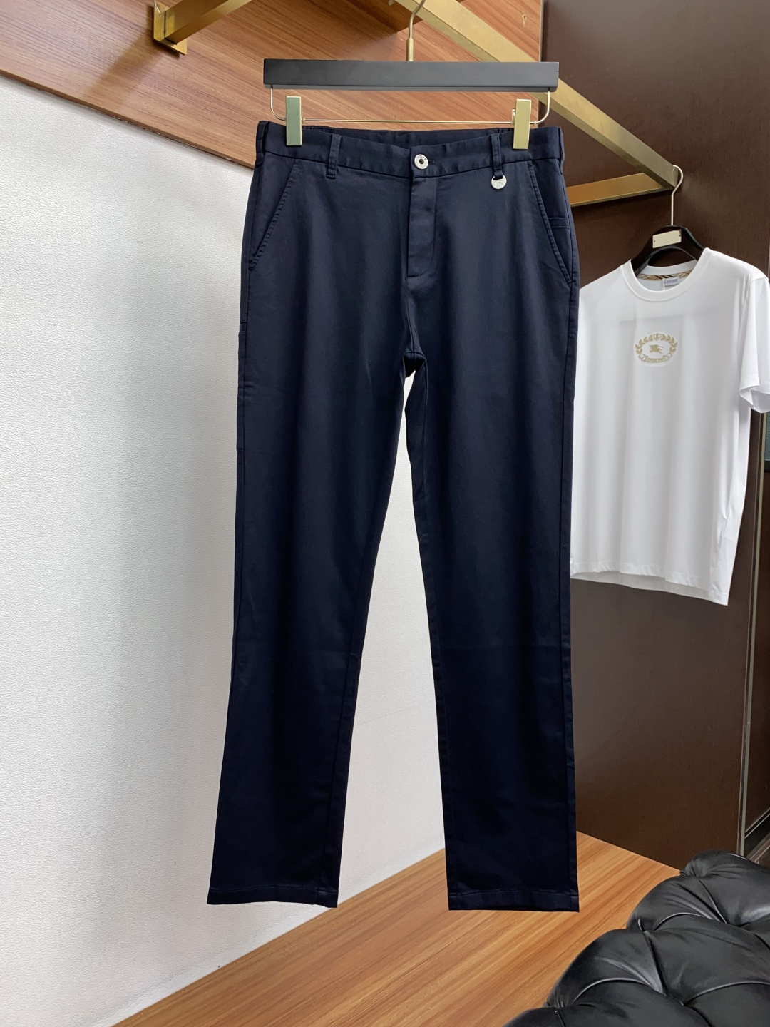  巴宝莉 2025春夏新款 休闲裤 干净利落剪裁，都市风十足 采用精纺纯棉面料手感软糯干爽，上身效果挺括