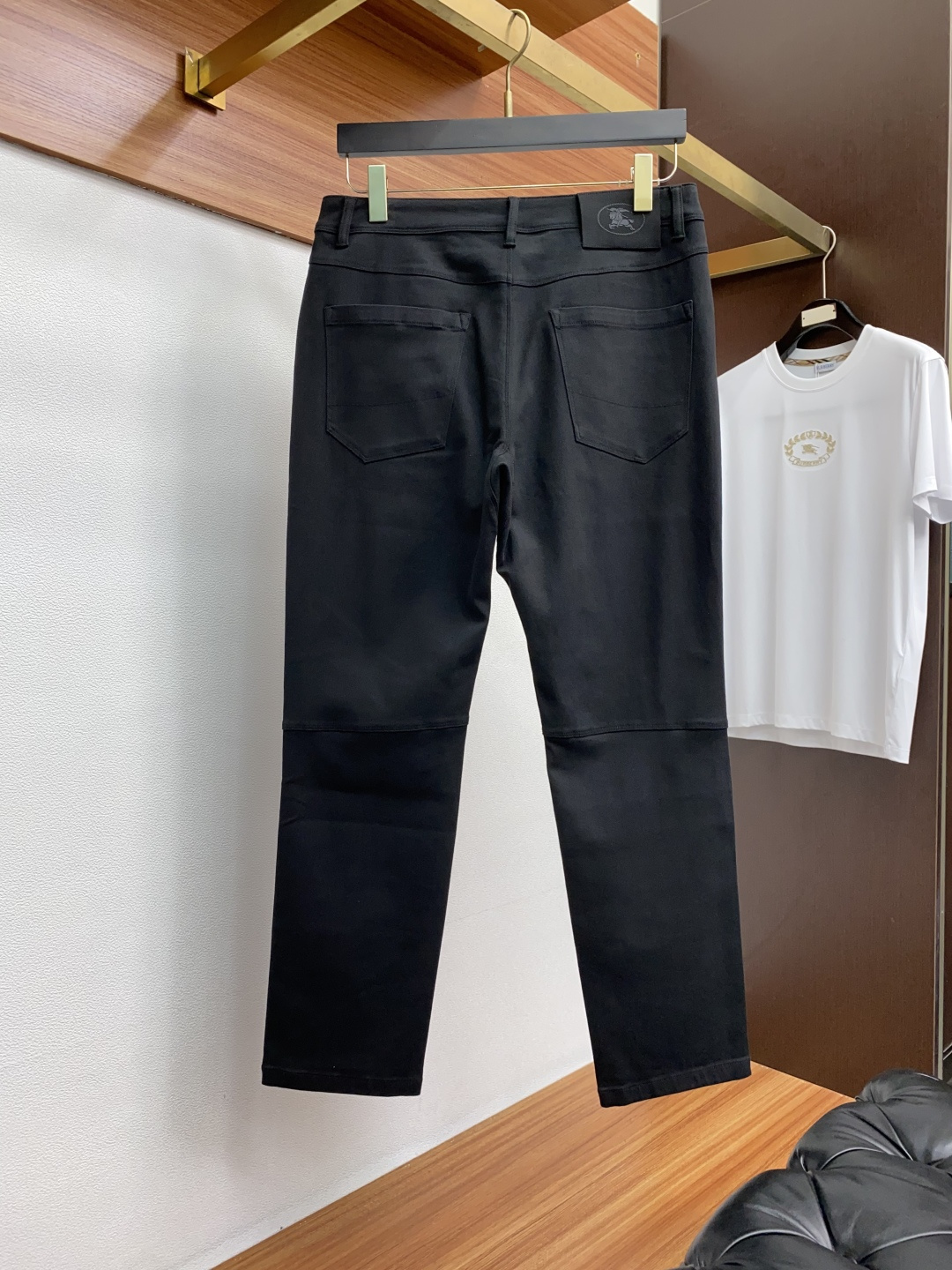  巴宝莉 2025春夏新款 休闲裤 干净利落剪裁，都市风十足 采用精纺纯棉面料手感软糯干爽，上身效果挺括