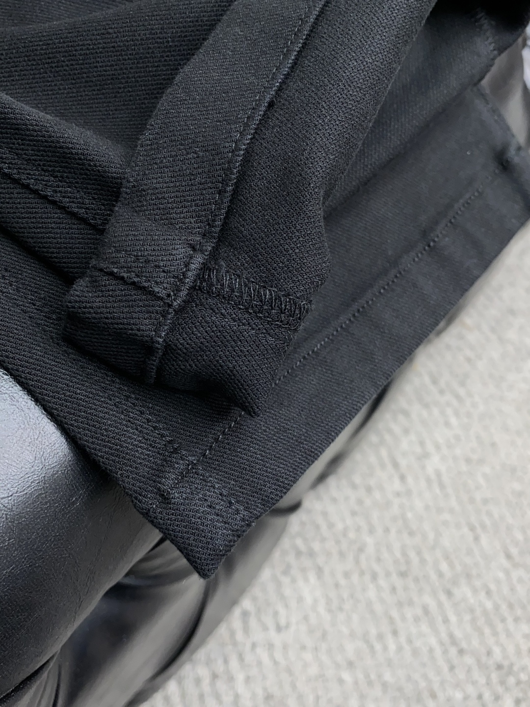  巴宝莉 2025春夏新款 休闲裤 干净利落剪裁，都市风十足 采用精纺纯棉面料手感软糯干爽，上身效果挺括