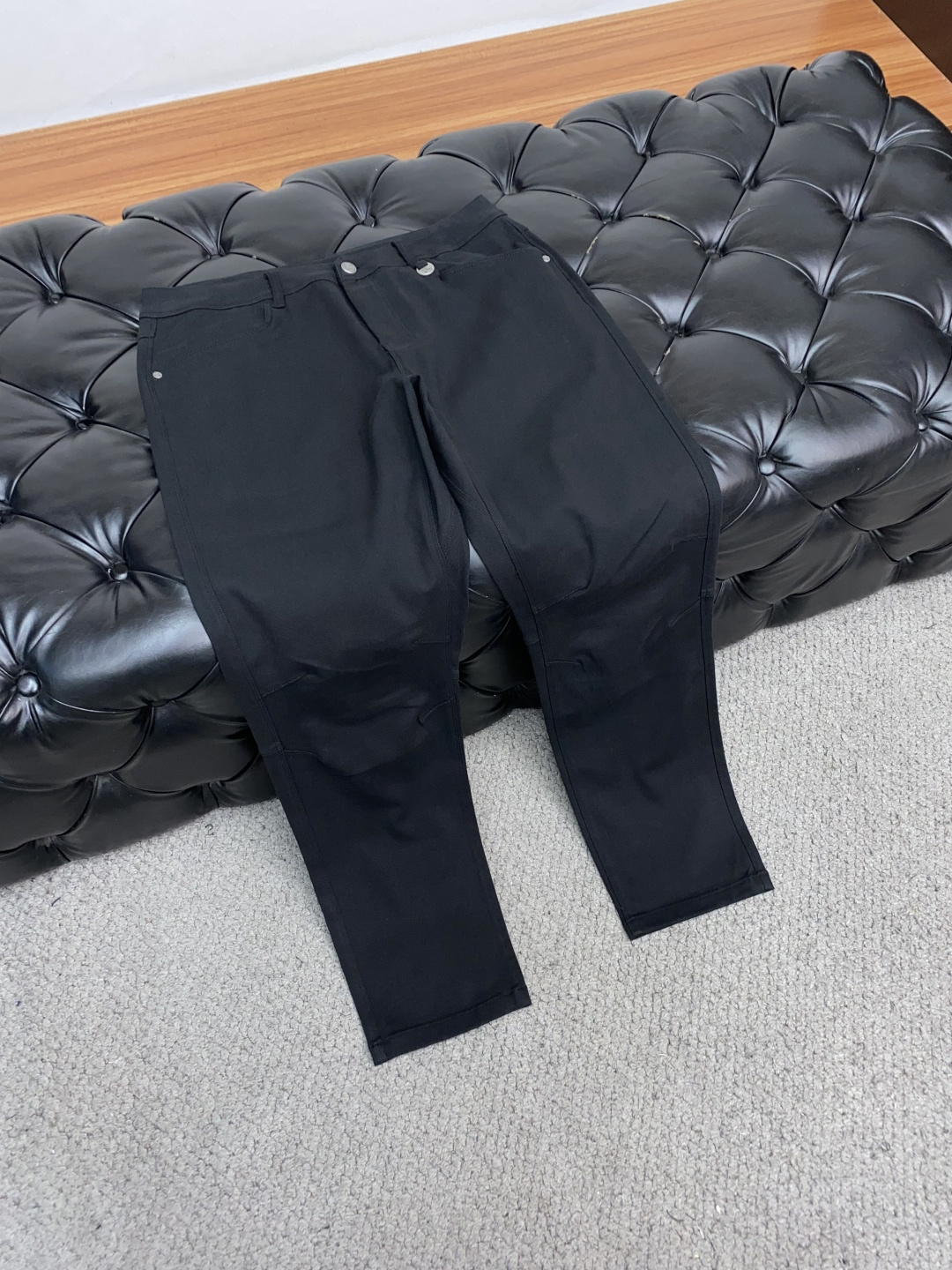  巴宝莉 2025春夏新款 休闲裤 干净利落剪裁，都市风十足 采用精纺纯棉面料手感软糯干爽，上身效果挺括