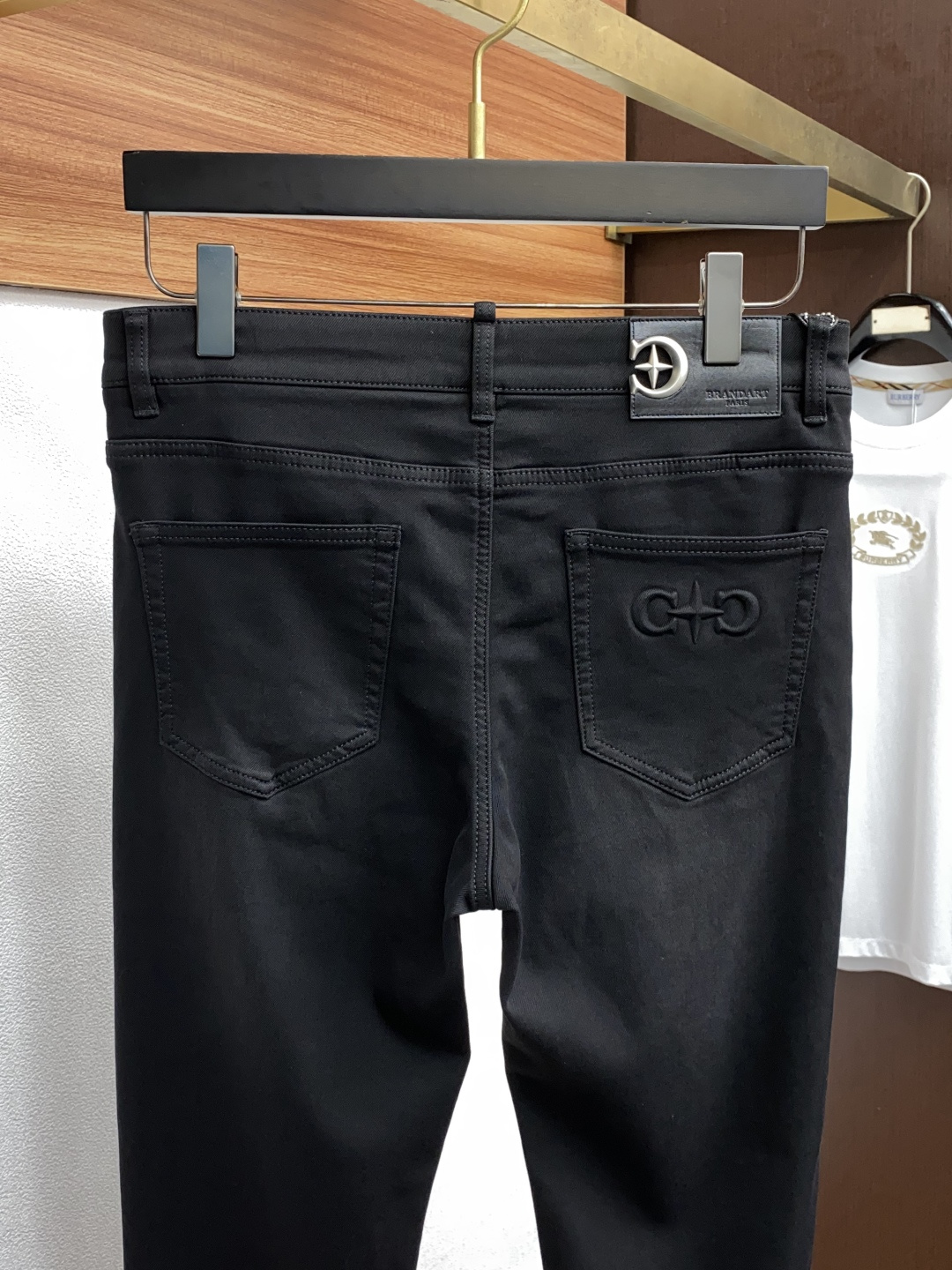  菲拉格慕 25ss秋冬 新款 男士小直筒原单 牛仔裤 秋冬新款超柔软，弹力面料，复杂的手工艺叠加，任何