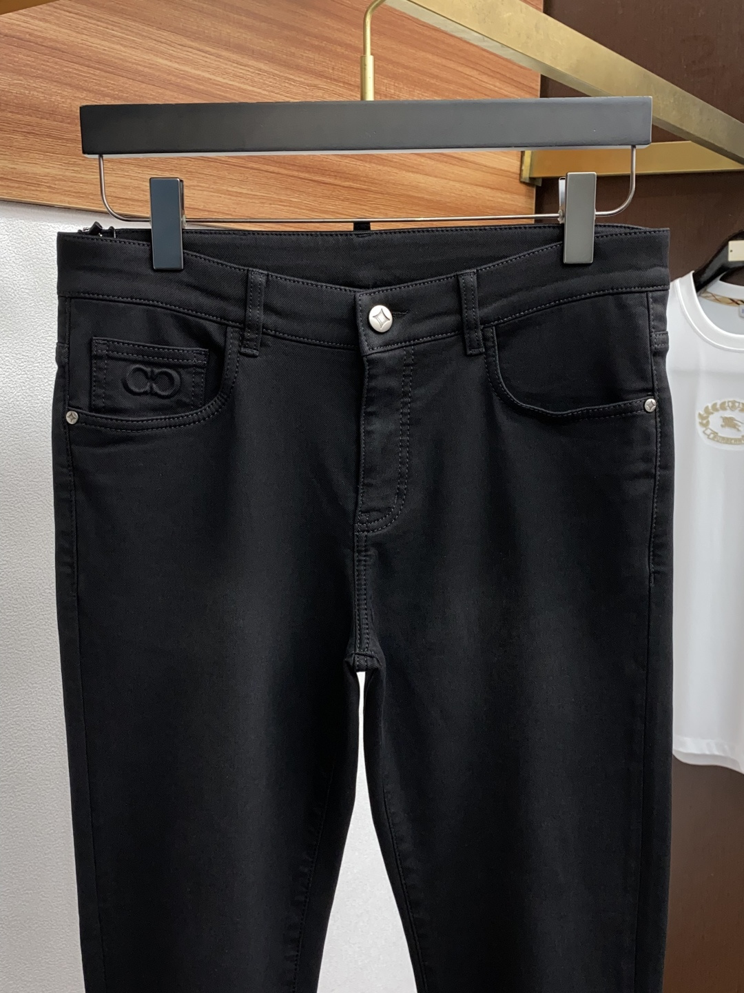  菲拉格慕 25ss秋冬 新款 男士小直筒原单 牛仔裤 秋冬新款超柔软，弹力面料，复杂的手工艺叠加，任何