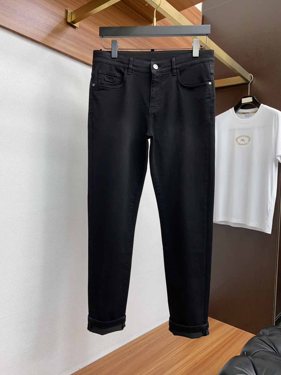  菲拉格慕 25ss秋冬 新款 男士小直筒原单 牛仔裤 秋冬新款超柔软，弹力面料，复杂的手工艺叠加，任何